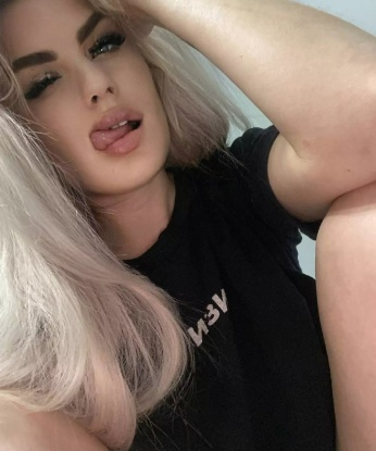 Если ты хочешь окунуться в мир наслаждения, я здесь, чтобы сделать твои самые сокровенные фантазии реальностью. У меня есть богатый опыт, который позволяет мне удовлетворить самые изысканные желания. Я живу в Москве и мои услуги доступны для истинных ценителей женской красоты и эротического искусства. Мои фото говорят сами за себя - я сексуальная богиня с изумительной фигурой и страстными глазами. Доверься мне и я покажу тебе настоящее наслаждение и беззаботность. Обо мне говорят лестные отзывы, мои клиенты остаются довольными и всегда возвращаются ко мне снова. Выбирай элитное обслуживание и проведи сказочные ночи в Москве со мной. 💋💫 231, 26 лет